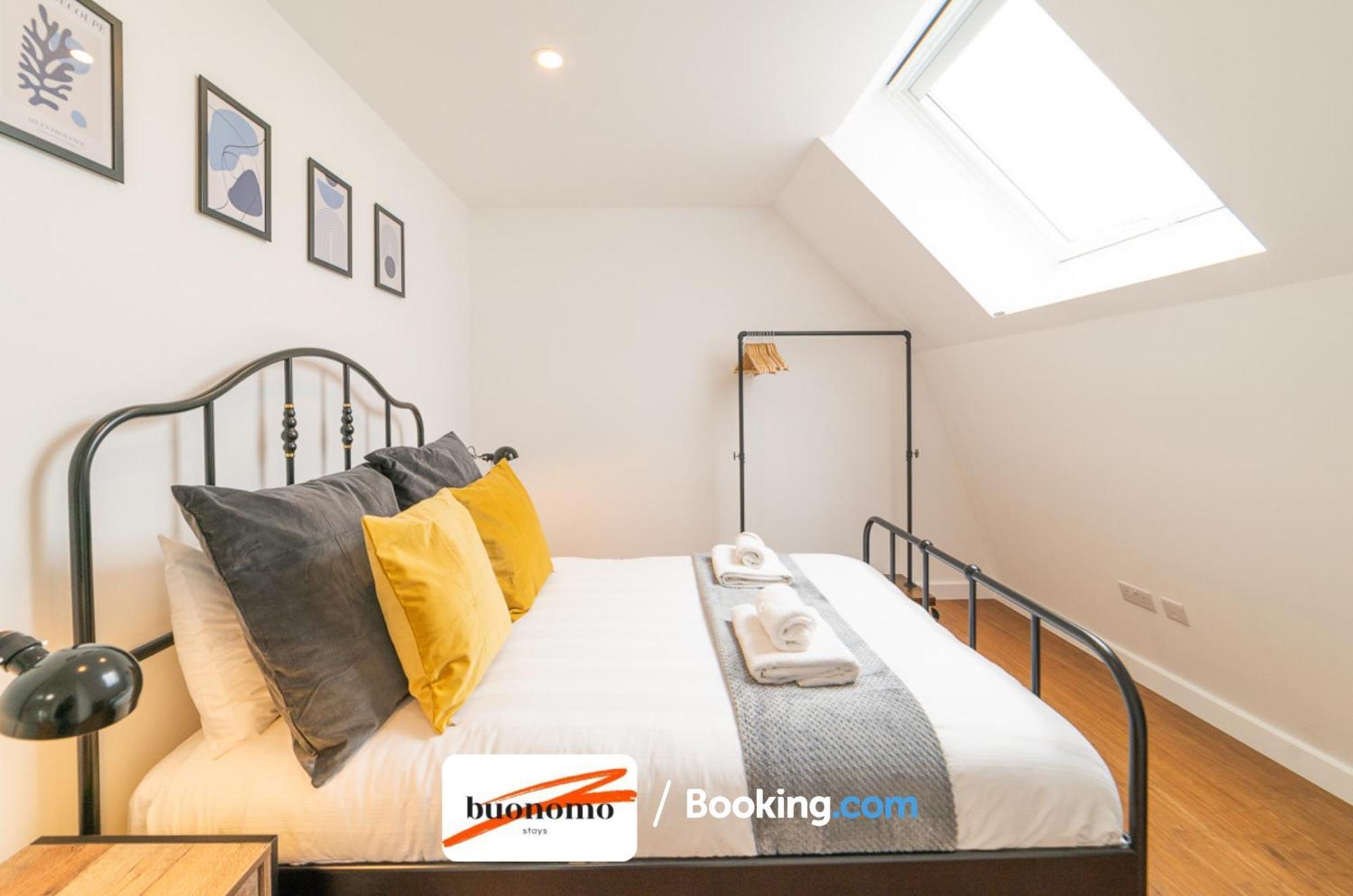 Two Bedroom Apartment At Buonomo Stays Short Lets & Serviced Accommodation Лондон Экстерьер фото