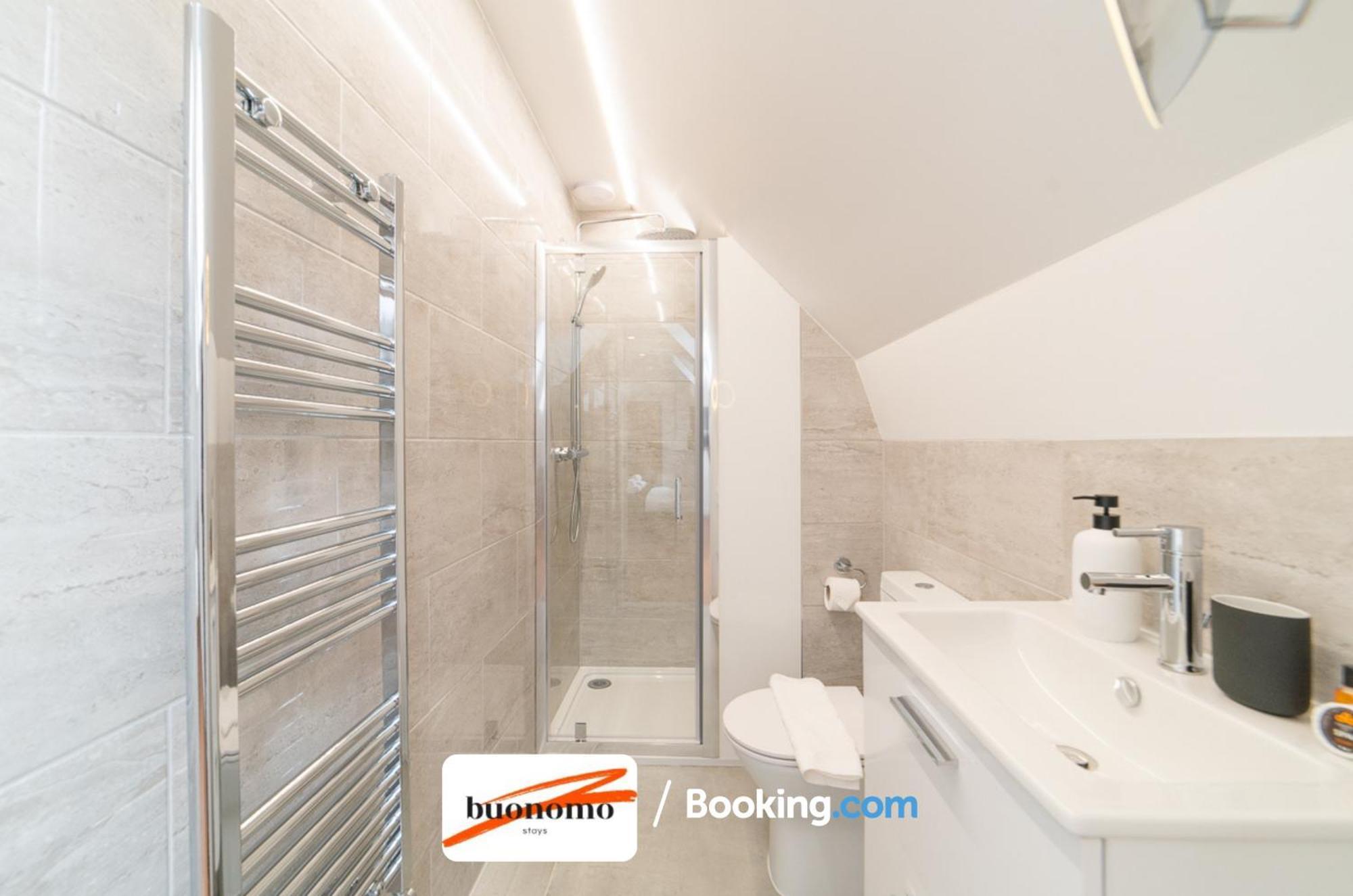 Two Bedroom Apartment At Buonomo Stays Short Lets & Serviced Accommodation Лондон Экстерьер фото